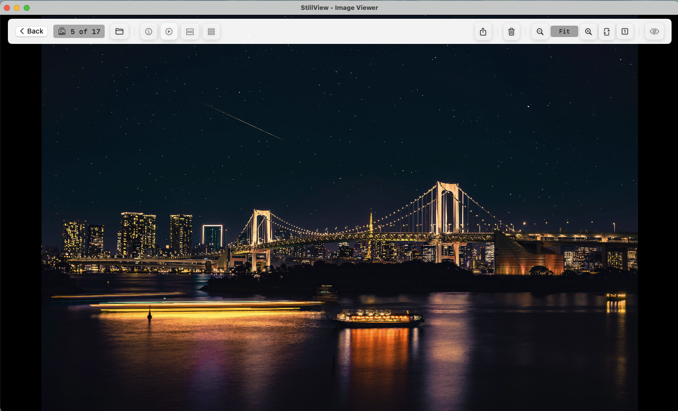 StillView main interface - clean, distraction-free viewing